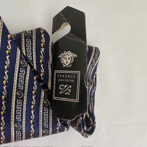 VERSACE Classic V2 Multicolor Print 100% Silk Neck Tie - Picture 5 of 7